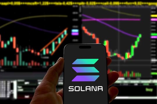 Solana 看起来势不可挡：杯柄形态暗示着上涨至 425 美元的目标已成形